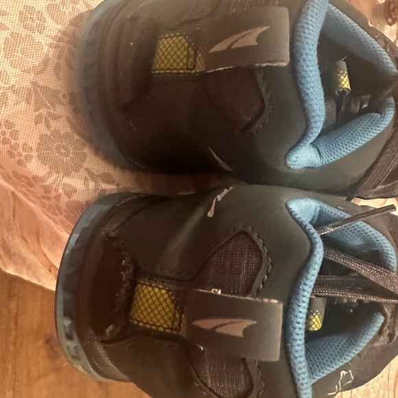 Altra - Picture 7 of 13